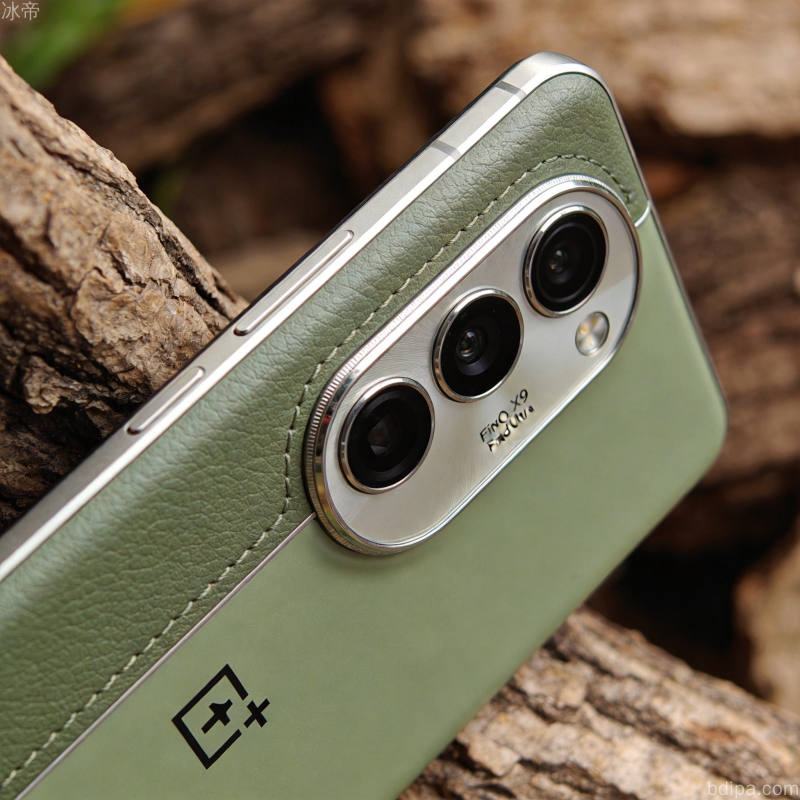 OPPO Find X9 Ultra影像旗舰手机哈苏镜头模组,大地苔原配色高端设计